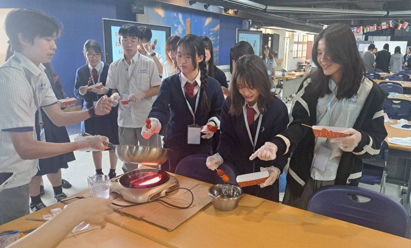 日本熊本學園附高中訪三民高中，雙語學伴開啟臺日科技交流新頁。（三民高中提供）