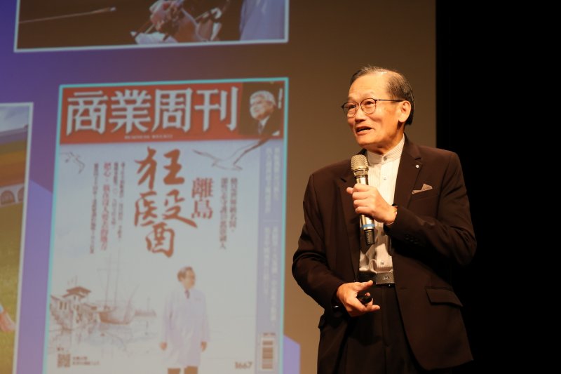 離島狂醫杜元坤社教館開講　逆境樂章震撼人心彩色醫療人生。