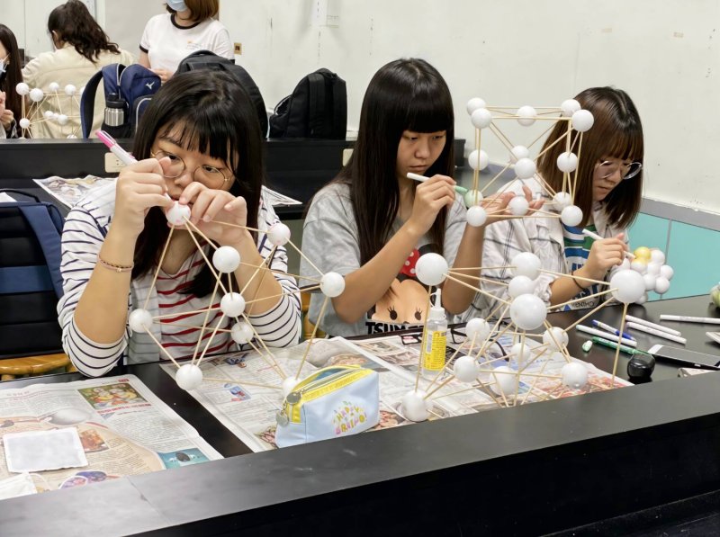 材科系課程教學(初探材料的晶體結構模型製作)