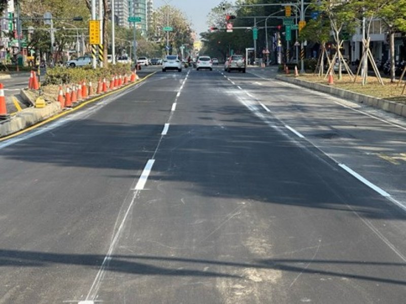 M4人孔 中華路 (美術東一路與美術東五路之間)