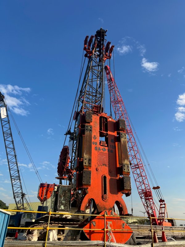 捷運工程局局長吳嘉昌於年節前夕親赴各工區督導，強調以「安全第一」為最高原則，確保春節期間工區安全無虞，守護市民安心過年。（高捷局提供）