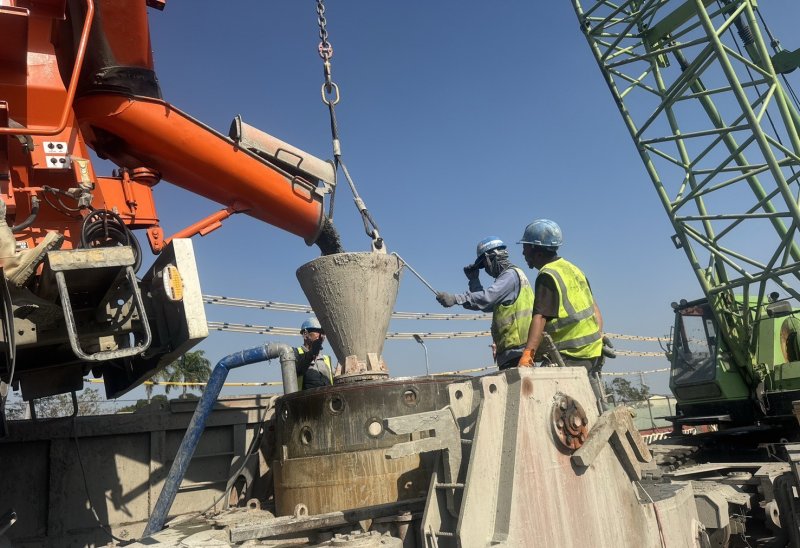 捷運工程局局長吳嘉昌於年節前夕親赴各工區督導，強調以「安全第一」為最高原則，確保春節期間工區安全無虞，守護市民安心過年。（高捷局提供）