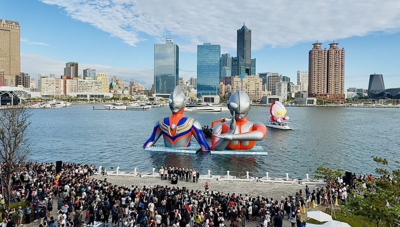 閉幕驚喜彩蛋8米Q版超人力霸王登場合體（高雄流行音樂中心提供）