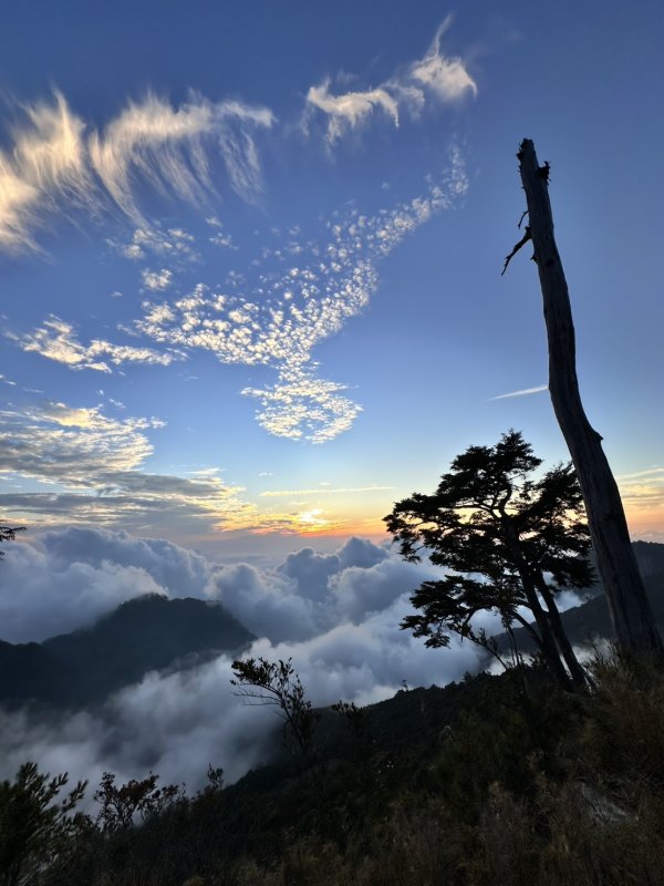 桃源國中勇闖小關山 登頂學勇氣。(桃源國中提供)