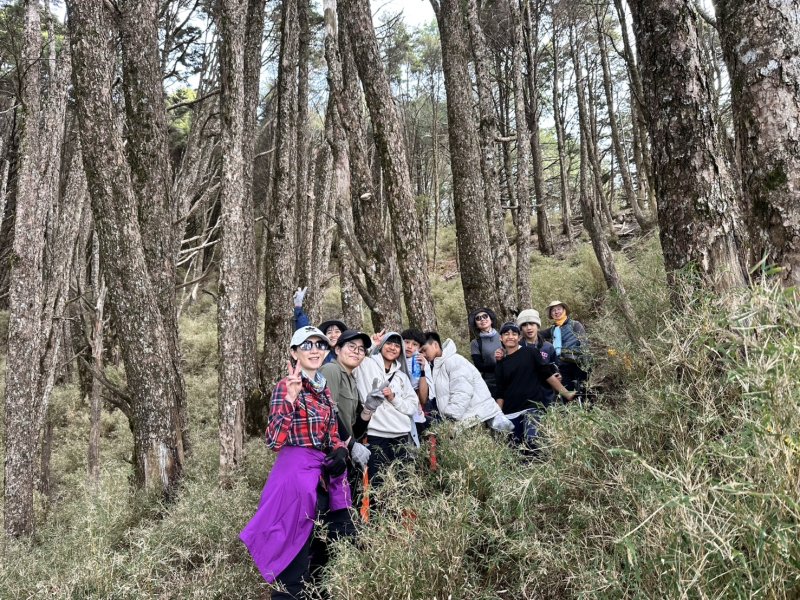 桃源國中勇闖小關山 登頂學勇氣。(桃源國中提供)