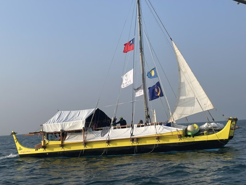 迎接來自帛琉的無私分享號駛入高雄港。（高師大提供）