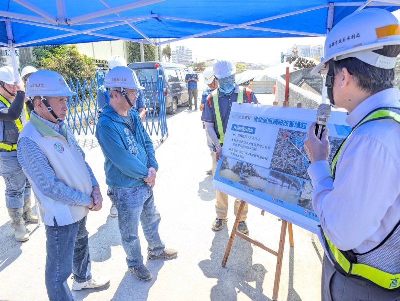 議會考察鳳山仁武防洪工程 兩大治水建設年底完工受關注。 議會考察鳳山仁武防洪工程 兩大治水建設年底完工受關注。