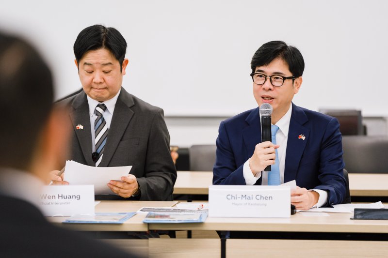 陳其邁與亞利桑那產官學界於圓桌論壇進行對話,聚焦強化半導體全球供應鏈韌性及國際人才培育。 陳其邁與亞利桑那產官學界於圓桌論壇進行對話,聚焦強化半導體全球供應鏈韌性及國際人才培育。