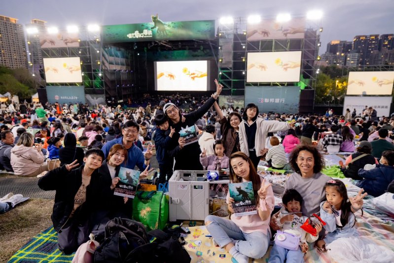 奧斯卡動畫《喵的奇幻漂流》草地音樂會亞洲首演高雄登場。(高雄春天藝術節、財團法人高雄市愛樂文化藝術基金會)提供。 奧斯卡動畫《喵的奇幻漂流》草地音樂會亞洲首演高雄登場。(高雄春天藝術節、財團法人高雄市愛樂文化藝術基金會)提供。