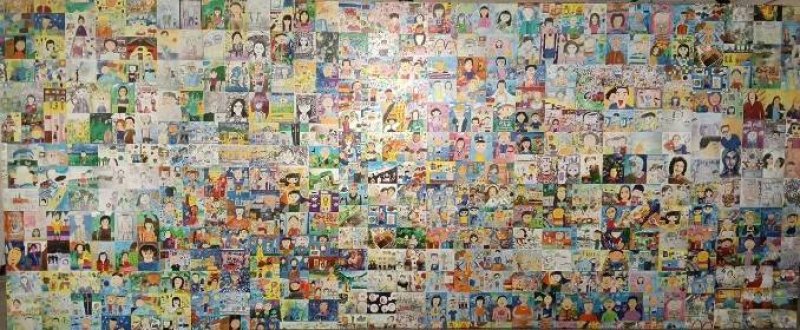 《繼．憶—台灣囡仔ㄟ記憶展》作品-《肖像牆》共1000多件學生家族容顏的作品。