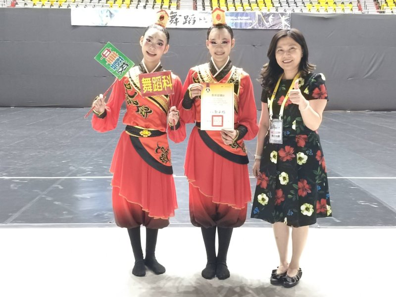 中華藝校舞蹈科榮獲114學年度全國學生舞蹈比賽特優第一名，創造十九年連續稱霸輝煌成績。