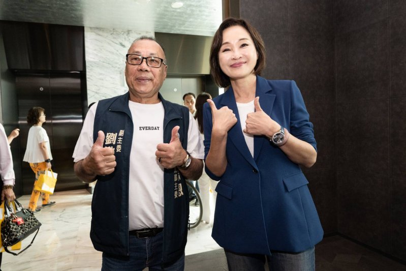 國民黨高雄市長參選人柯志恩今(24)日舉辦首場政見發表會，以「1.3.5.7.9，幸福會長久」為主軸，提出橫跨世代、產業與空間治理的完整藍圖。從一個夢想出發，串連三代共好願景、五區均衡發展、七大城市藍圖與九大施政方針，試圖為高雄描繪一條由在地走向世界的進化路徑，也讓這場政見發表不只是宣示，更是一場城市未來的全面鋪陳。(漾新聞記者陳雯萍翻攝)