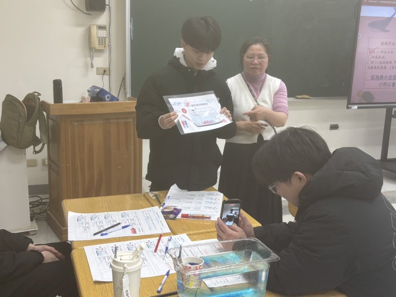 海洋委員會國家海洋研究院首度將Ocean Science Sequence（OSS）海洋科學序列教材帶進連江縣校園，於介壽國中小與馬祖高中展開教學，透過實驗與觀察，引領離島學童從生活出發，走進深邃而動態的海洋世界。