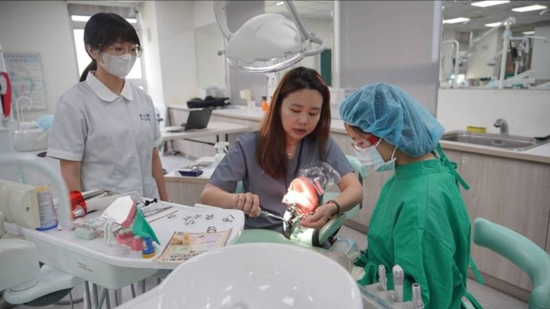 專業教室科系體驗，一窺醫事人員日常。