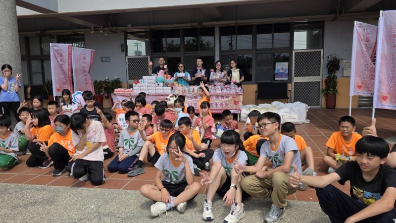 科學闖關點亮童年　三侯國小兒童節玩出知識力。(漾新聞記者陳雯萍翻攝)