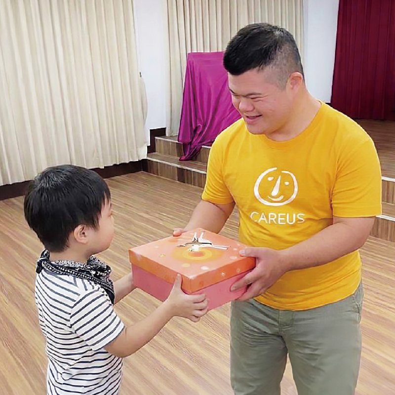 今年母親節，憨兒親手完成的蛋糕，將送往宜蘭、桃園、苗栗、臺中、屏東及臺東等地偏鄉學校。