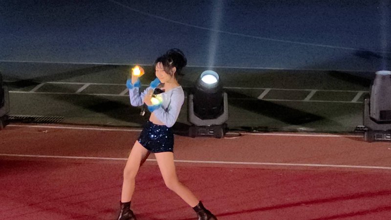 五福國中60週年生日快樂,各類社團學生在「校慶之夜」卯足力進行演出。(漾新聞記者陳雯萍攝) 五福國中60週年生日快樂,各類社團學生在「校慶之夜」卯足力進行演出。(漾新聞記者陳雯萍攝)
