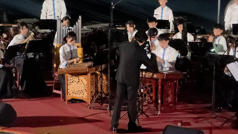 五福國中60週年生日快樂,各類社團學生在「校慶之夜」卯足力進行演出。(漾新聞記者陳雯萍攝) 五福國中60週年生日快樂,各類社團學生在「校慶之夜」卯足力進行演出。(漾新聞記者陳雯萍攝)