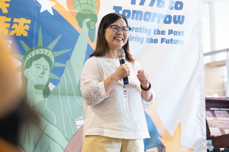 高雄市立圖書館李金鴦館長特別感謝 AITK 長期以來對高雄市立圖書館的支 持。希望讓讀者從文化交流中認識歷史、開拓視野，也鼓勵孩子們從故事中看見勇氣、 啟發想像。