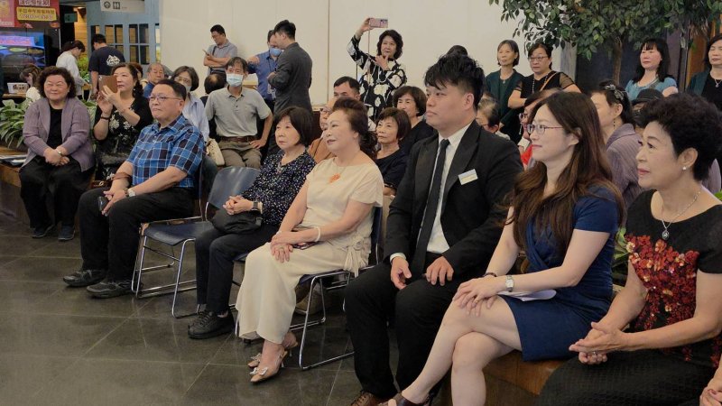 匯聚了超過200多位的花藝愛好者,共同見證這場意義非凡的藝術盛事。(漾新聞記者陳雯萍攝) 匯聚了超過200多位的花藝愛好者,共同見證這場意義非凡的藝術盛事。(漾新聞記者陳雯萍攝)