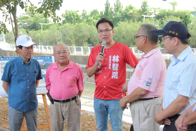 議員林智鴻與副市長林欽榮會勘鳳山溪資料照. 