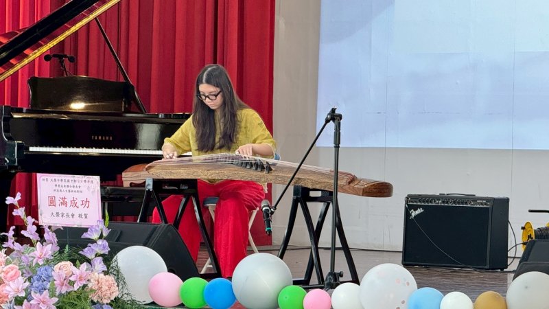 大榮學生進行才藝表演，表現各種學習能量與成長力。