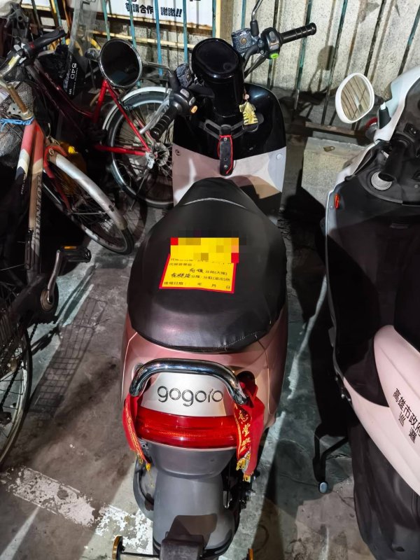 騎士跳車躲警 乘客接手酒駕當場栽。