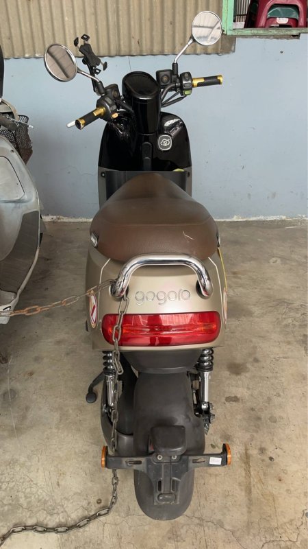 江姓男子酒後駕車，見警盤查竟心虛拒檢加速逃逸，不但在巷弄間高速狂飆，還撞上一名機車女騎士後肇事逃逸，甚至一路闖上通往國道的匝道企圖甩開警方，最終還是被逮。