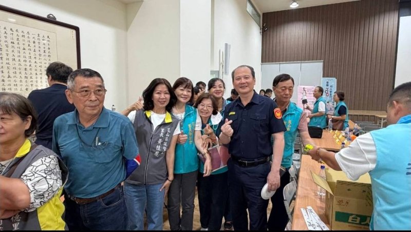 鳳山分局舉辦與里長有約活動，邀里長們面對面，交流道安的想法，展現警民共同守護社區安全的高度共識。