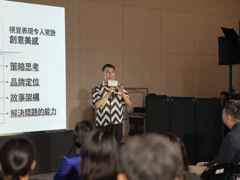 本屆競賽業師召集人翟治平將號召全台設計專業人士組成「超強業師團」,導入「專家雙向陪跑機制」,協助參賽者聚焦品牌需求、深化提案內容。 本屆競賽業師召集人翟治平將號召全台設計專業人士組成「超強業師團」,導入「專家雙向陪跑機制」,協助參賽者聚焦品牌需求、深化提案內容。
