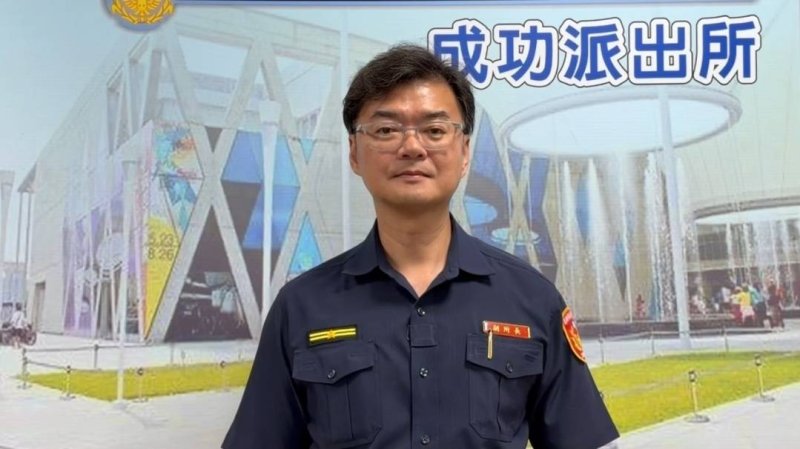 高雄市政府警察局鳳山分局成功派出所副所長黃捷城說明案情。 高雄市政府警察局鳳山分局成功派出所副所長黃捷城說明案情。