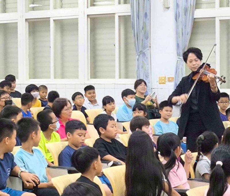 一張音樂票打開世界 永安國小把交響樂帶進童年記憶。 一張音樂票打開世界 永安國小把交響樂帶進童年記憶。