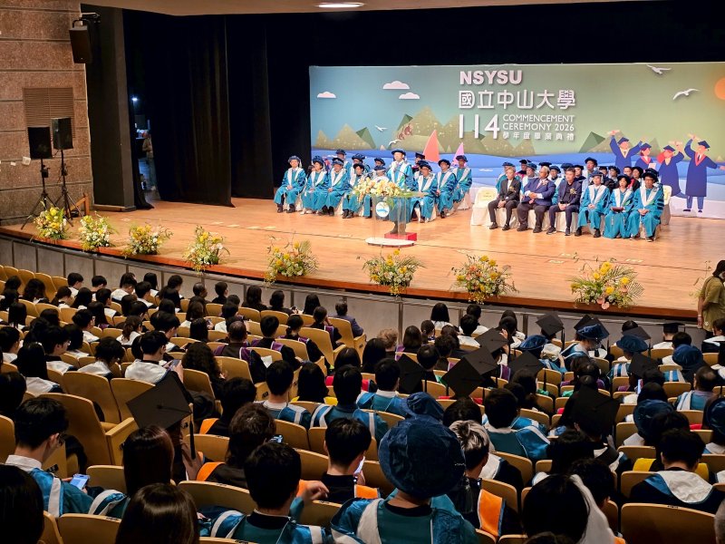 國立中山大學校長李志鵬強調，未來的挑戰不再是人與機器的競爭，而是如何學會與AI共處，培養「與科技共創」的能力。