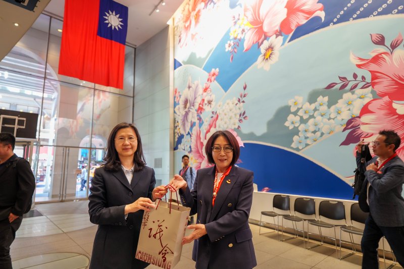 議長康裕成率會訪問團拜會駐紐約辦事處。。(高雄市議會提供) 議長康裕成率會訪問團拜會駐紐約辦事處。。(高雄市議會提供)