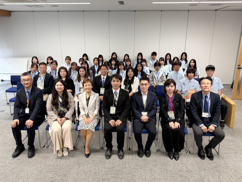 左營高中2022年與日本專修大學熊本玉名高等學校締結姊妹校;兩校籌劃兩年的臺日青春共演,10月將由專修大學熊本玉名高等學校行進樂隊 VENTURES 跨海來臺,從衛武營、蓮池潭、左營高中一路到大東文化藝術中心,連續四天、四個舞台演出。 左營高中2022年與日本專修大學熊本玉名高等學校締結姊妹校;兩校籌劃兩年的臺日青春共演,10月將由專修大學熊本玉名高等學校行進樂隊 VENTURES 跨海來臺,從衛武營、蓮池潭、左營高中一路到大東文化藝術中心,連續四天、四個舞台演出。