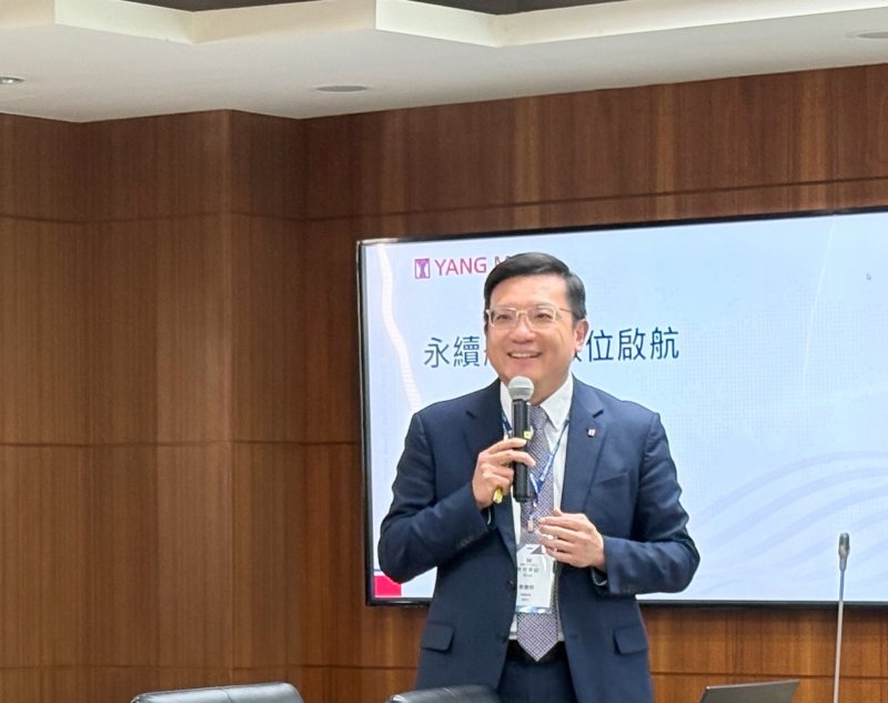 陽明海運蔡豐明董事長為高科大菁英學院學員們帶來精彩演講。 陽明海運蔡豐明董事長為高科大菁英學院學員們帶來精彩演講。