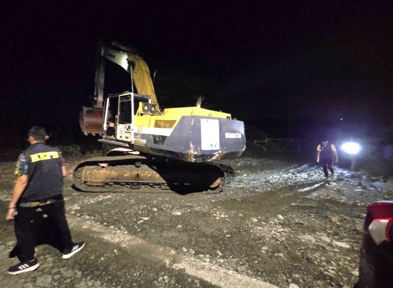 漾新聞|警強勢掃蕩美濃非法砂石外運