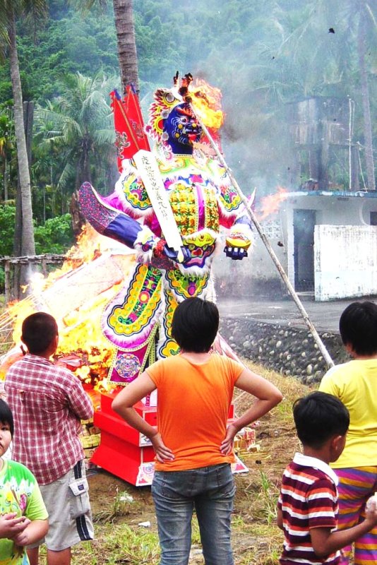 漾新聞|旗美褒忠義民廟義民節普渡熱鬧登場