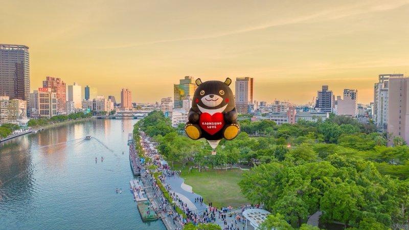 漾新聞|雙十連假愛河再升空　「高雄熊」熱氣球浪漫登場