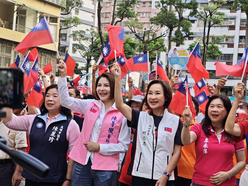 漾新聞| 國慶日果貿升旗 柯志恩：讓國旗飄揚全高雄