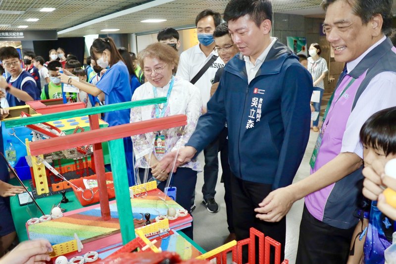 漾新聞|探索科學、體驗雙語、挺永續！高雄科學園遊會熱力開場 吳立森：讓孩子在玩中學習