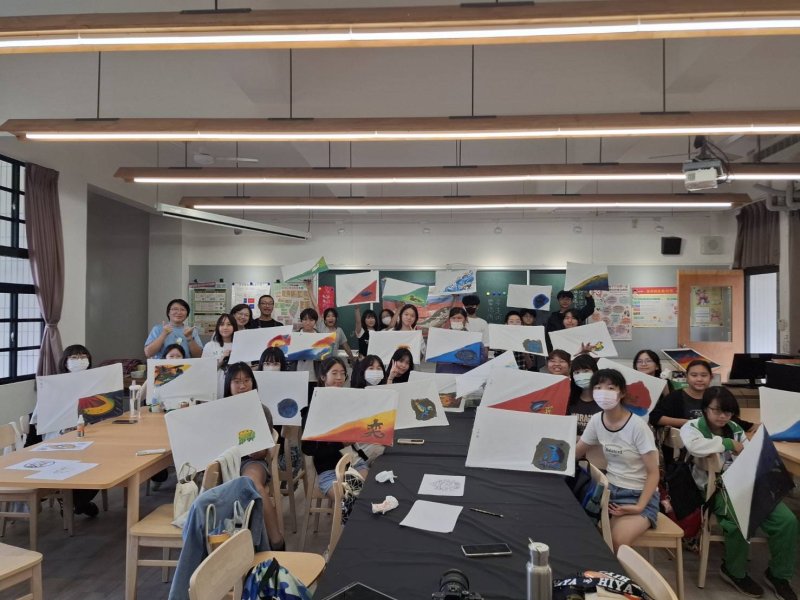 漾新聞|鼓山高中美術班以旗傳情　藝術行動跨域展青春創作力