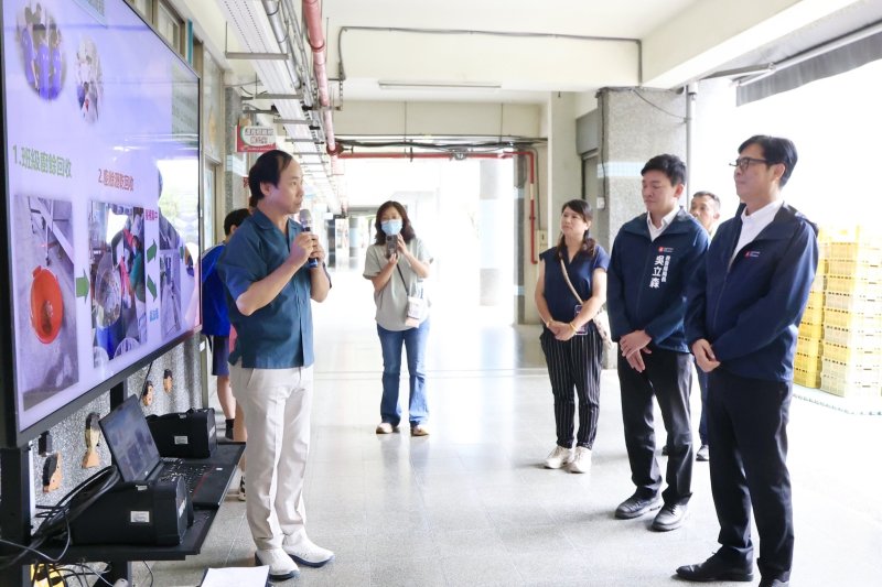 漾新聞|從廚房守護防線！陳其邁關心校園午餐防疫實況