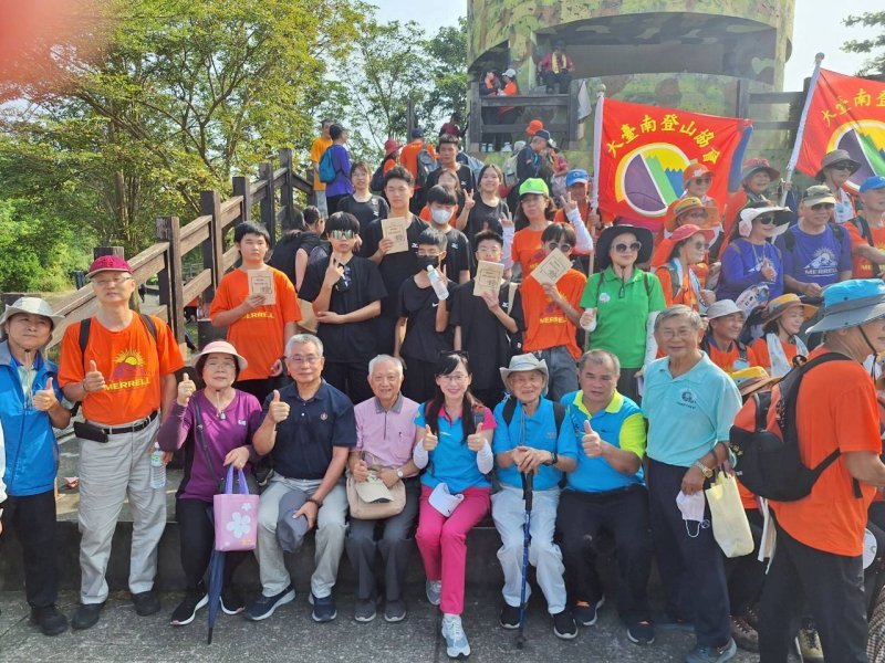 全民登山日嗨翻彌陀 五千人熱力登漯底山認識家鄉