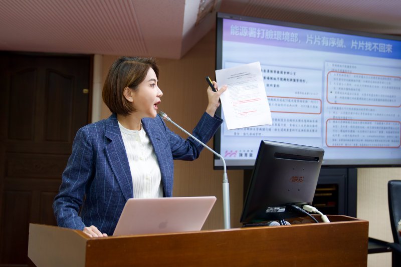 漾新聞｜「片片有序號攏係假？」陳菁徽公開公文踢爆光電板追蹤失靈　環經兩部會說法大矛盾
