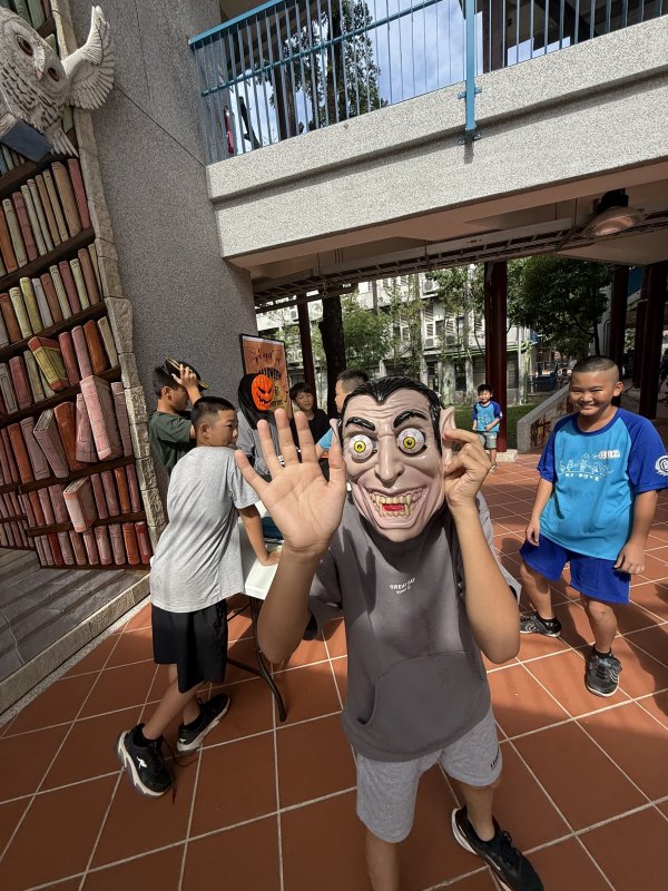 漾新聞|美濃萬聖節百鬼用英語搗蛋 學童變身最萌怪物