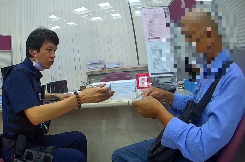 漾新聞|銀行眼尖！63歲男差點投資黃金落入詐團陷阱 警銀聯手即時攔阻40萬