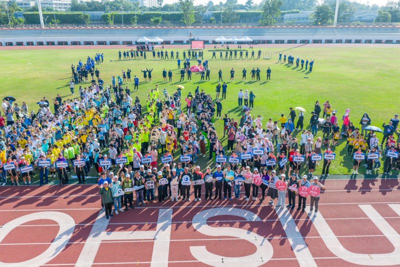 漾新聞|千人展布幕震撼開場！高雄身障運3千選手熱力開戰