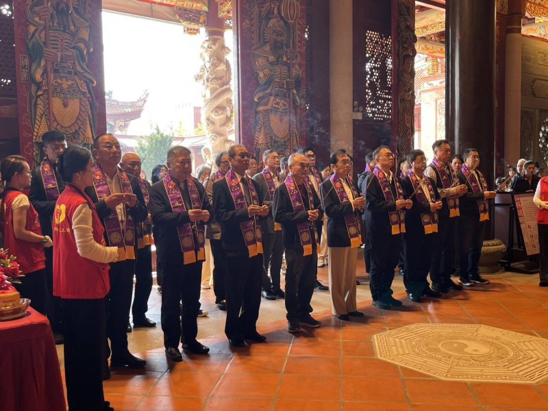 漾新聞|張榮恭赴昆山參訪慧聚天后宮　提「和陸興台」引關注