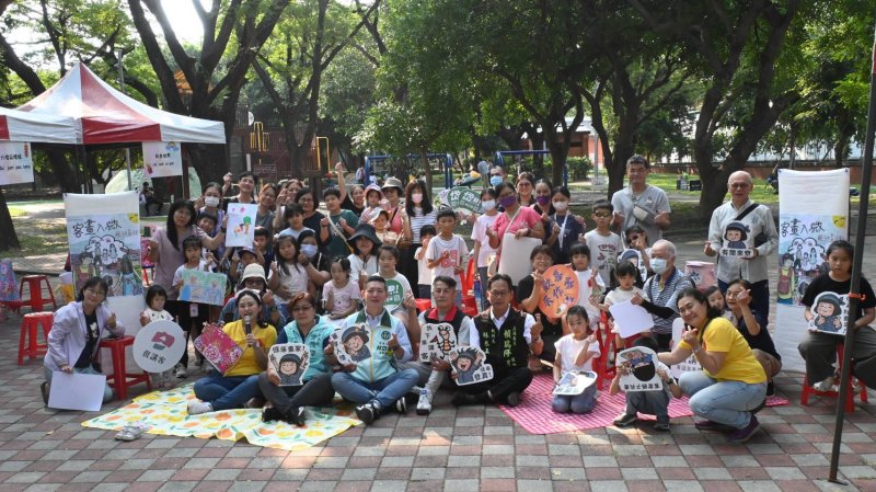 漾新聞|親子席地作畫爆人潮！客畫入微點亮秋日高雄